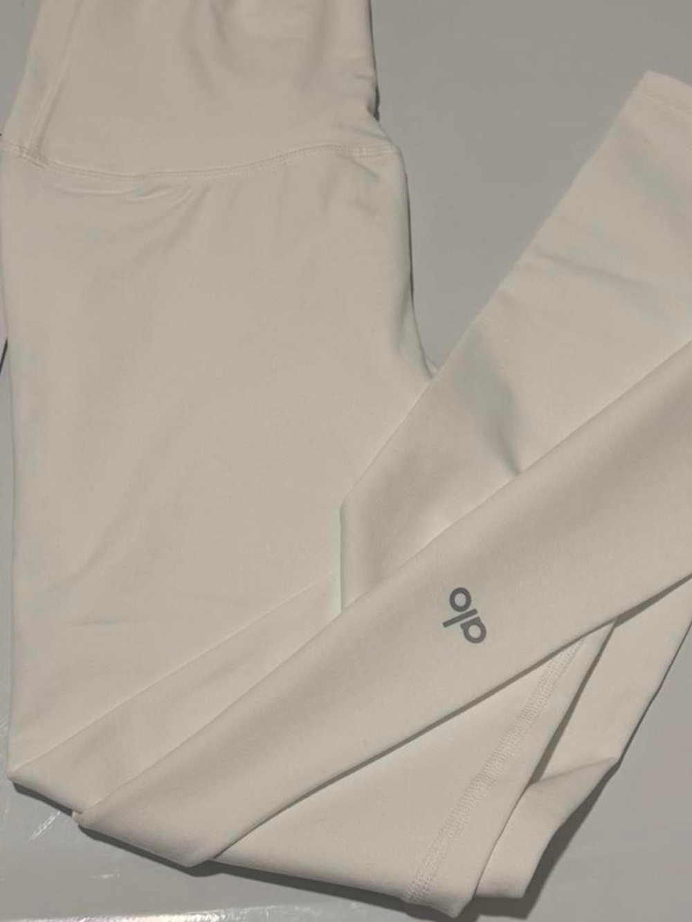ALO Yoga Ivory High-Waist 7/8 Bootcut Leggings with Subtle Logo